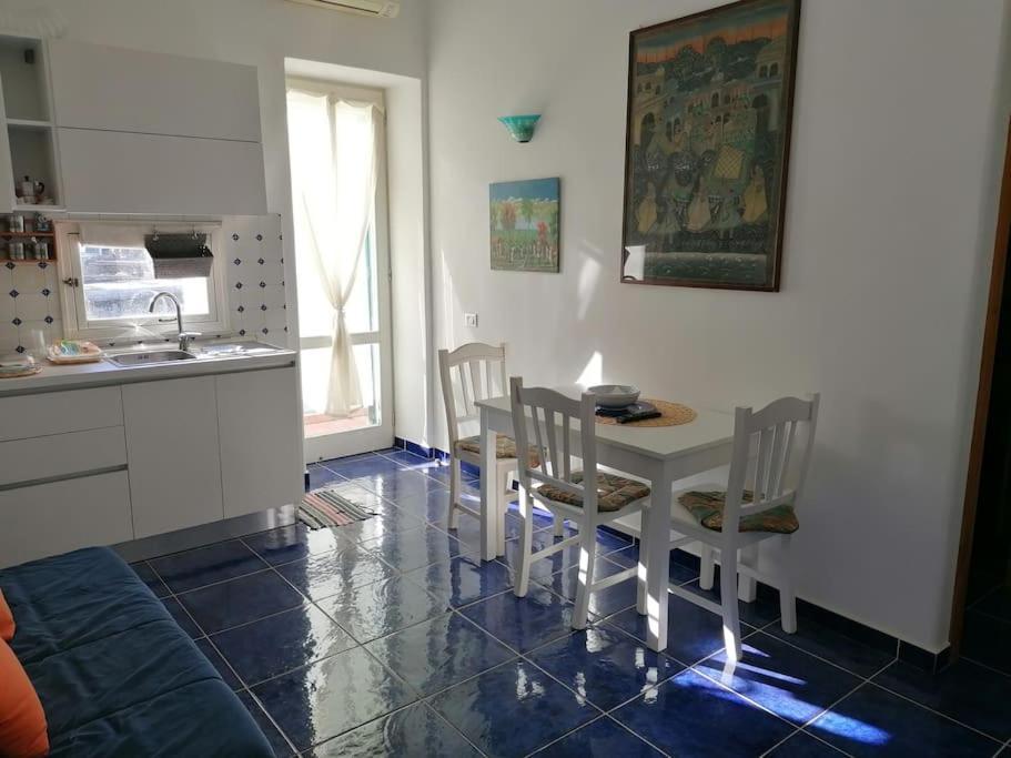 Grazioso Appartamento A Ischia Zona Pilastri Exteriör bild